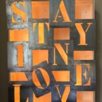 applique murale recyclée en lettres