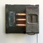 Lampe vintage créée à partir d'objets recyclés