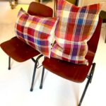 chaises rétro design avec coussins