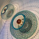 lampe recyclée design avec filets de pêche